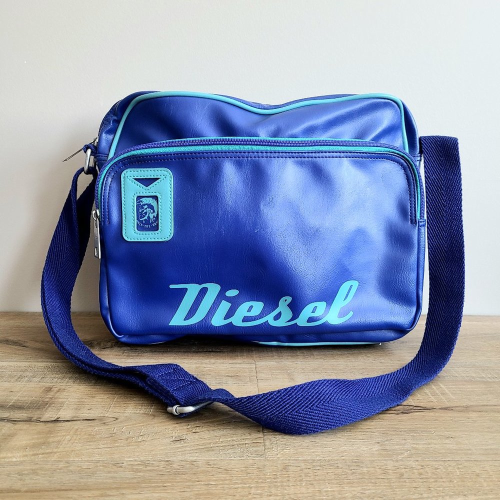 Diesel unisex blue travel bag.